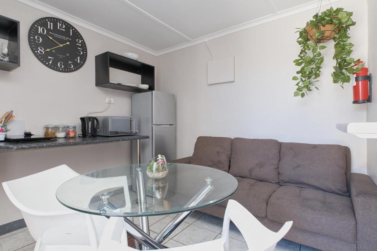 Royal Palms Guest House Порт Елизабет Екстериор снимка